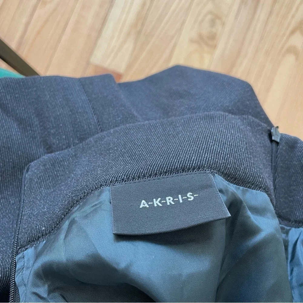 Akris 100% Wool Zipper Pocket Gray Career Professional Pencil Skirt EUC Size 6